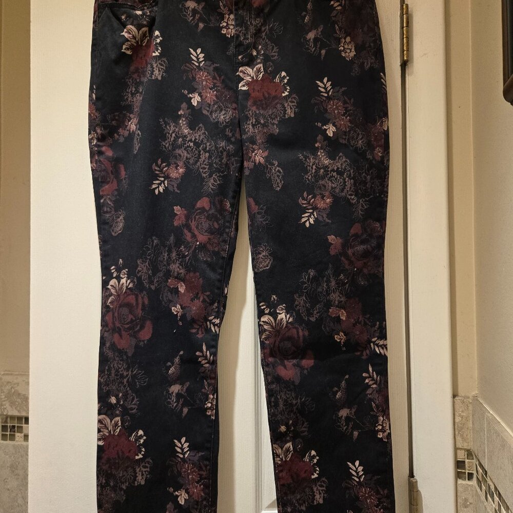 Chico’s Winter Rose Garden Soft Touch Girlfriend Ankle Jeans FS